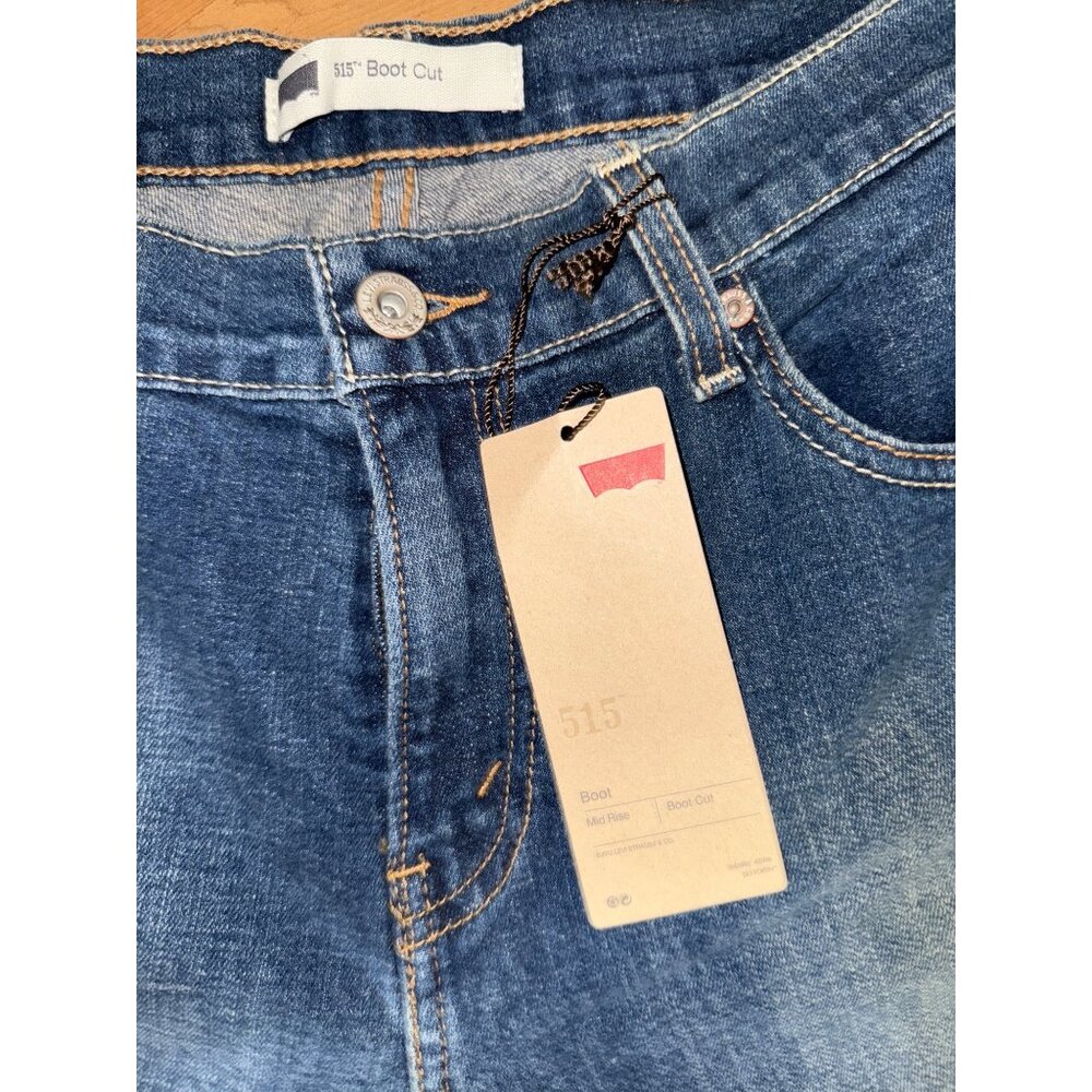 Levi's Women's 515 Classic Boot Cut Mid Rise Blue Jeans - Picture 9 of 10